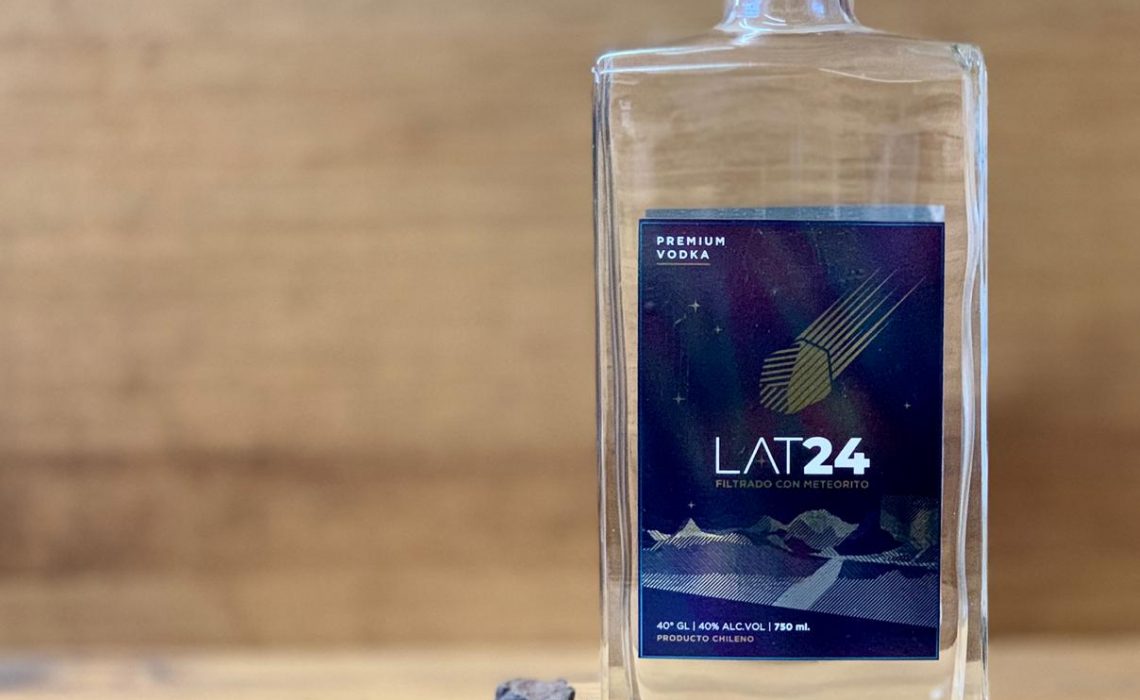 LAT24, único vodka en el mundo filtrado con meteoritos del Desierto de Atacama